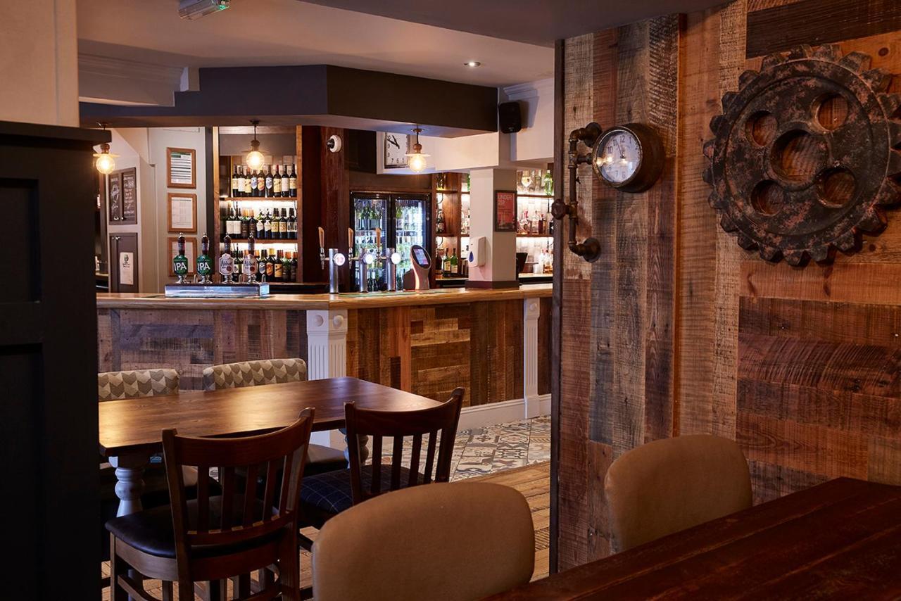 The Churchill By Greene King Inns Royal Wootton Bassett Εξωτερικό φωτογραφία