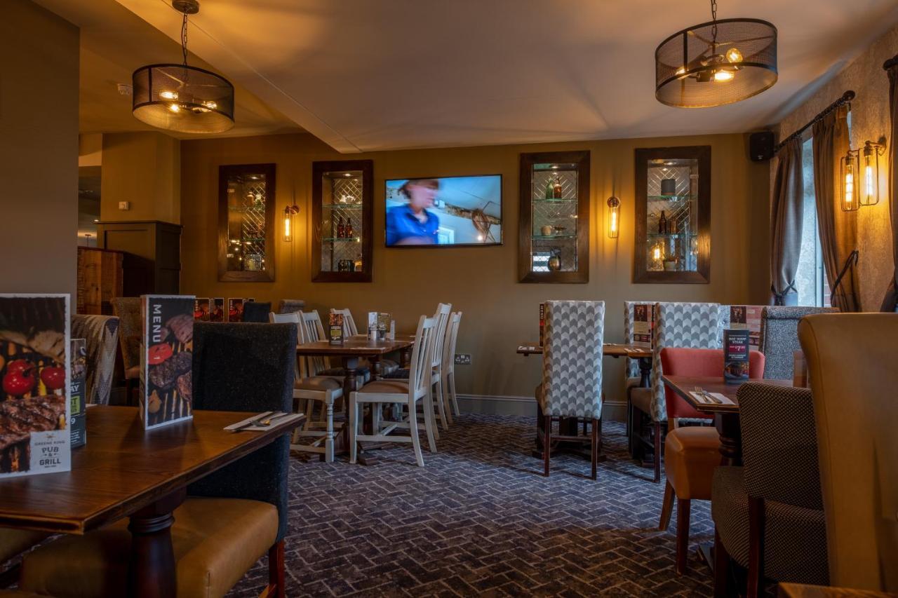 The Churchill By Greene King Inns Royal Wootton Bassett Εξωτερικό φωτογραφία