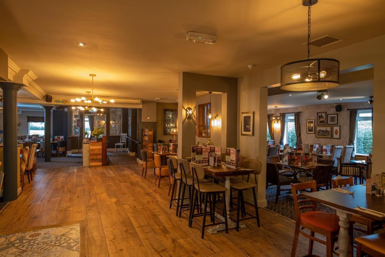 The Churchill By Greene King Inns Royal Wootton Bassett Εξωτερικό φωτογραφία