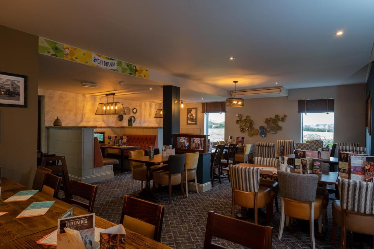 The Churchill By Greene King Inns Royal Wootton Bassett Εξωτερικό φωτογραφία