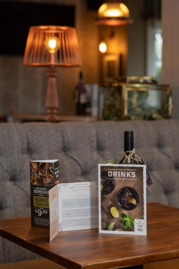 The Churchill By Greene King Inns Royal Wootton Bassett Εξωτερικό φωτογραφία